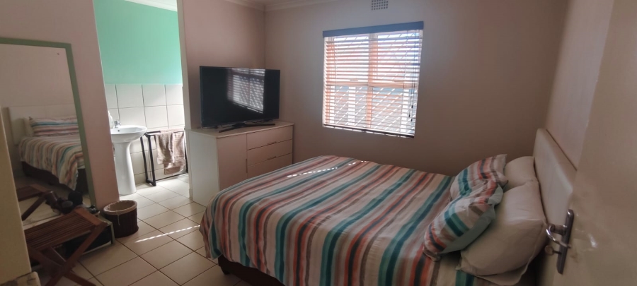 5 Bedroom Property for Sale in Strandfontein Village Western Cape